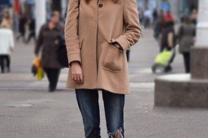 How to wear distressed boyfriend jeans in winter - pea coat and biker boots, street fashion, peopleandstyles.com
