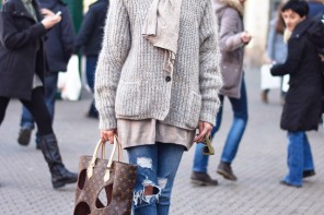 How to wear glitter shoes, glitter boots Saint Lauren, street style, Louis Vuitton tote designed by Comme des Garçons' Rei Kawakubo, taupe colour style, ripped jeans, Street style spring Ljupka Gojić Mikić