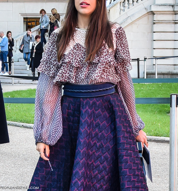 ladylike outfits, Brazilian fashion bloggers, How to wear elegant ladylike midi skirt and ruffled top, street style outfit from Paris Fashion Week SS’16 at Chloé Prêt-à-porter by People & Styles