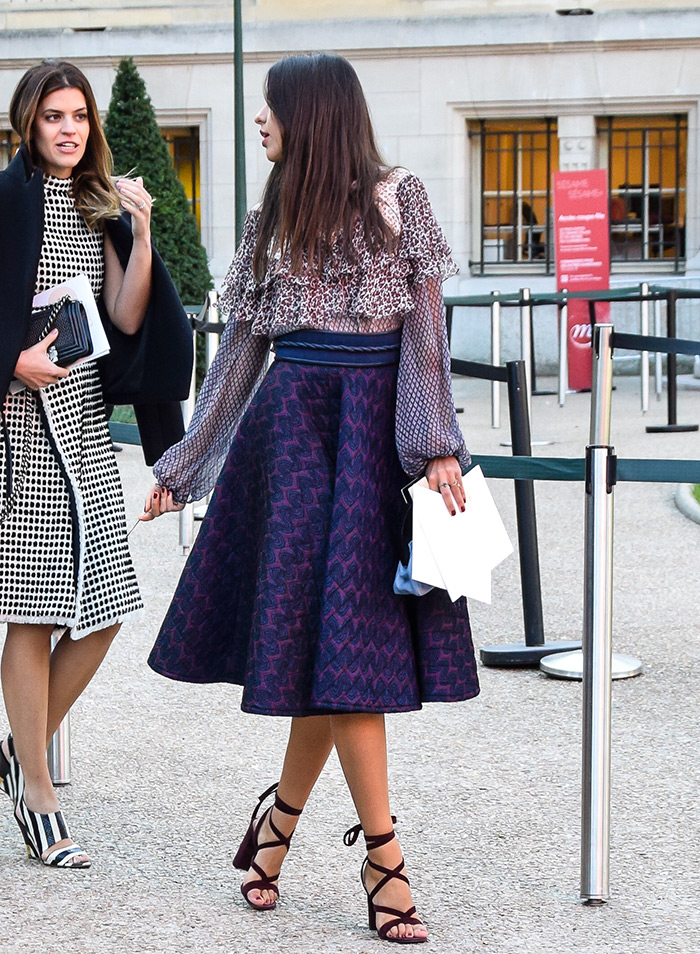 ladylike outfits, Brazilian fashion bloggers, How to wear elegant ladylike midi skirt and ruffled top, street style outfit from Paris Fashion Week SS’16 at Chloé Prêt-à-porter by People & Styles
