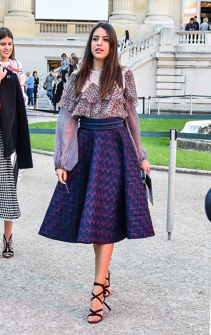 ladylike outfits, Brazilian fashion bloggers, How to wear elegant ladylike midi skirt and ruffled top, street style outfit from Paris Fashion Week SS’16 at Chloé Prêt-à-porter by People & Styles