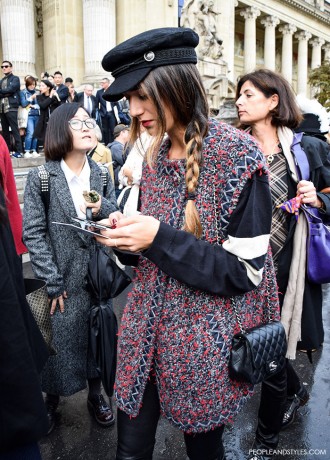 How to #wear #baker boy hat and #sleeveless Chanel coat, #streetstyle #fashion #ParisFashionWeek #Chanel by PeopleandStyles.com