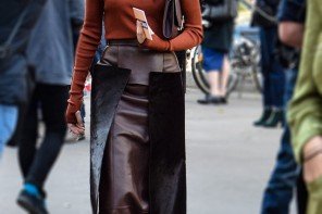 Paris Fashion Week, chic office appropriate look, how to wear turtleneck and leather skirt, PeopleandStyles.com