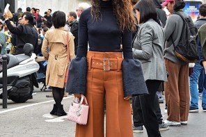 Paris style autumn, Paris Fashion Week Nina Tiari street style look, rust wide leg trousers and bell sleeve turtleneck, photo by peopleandstyles.com