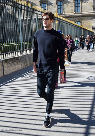 Get the look: All Black Look for Men with Sneakers by PeopleandStyles.com #streetstyle #mensfashion