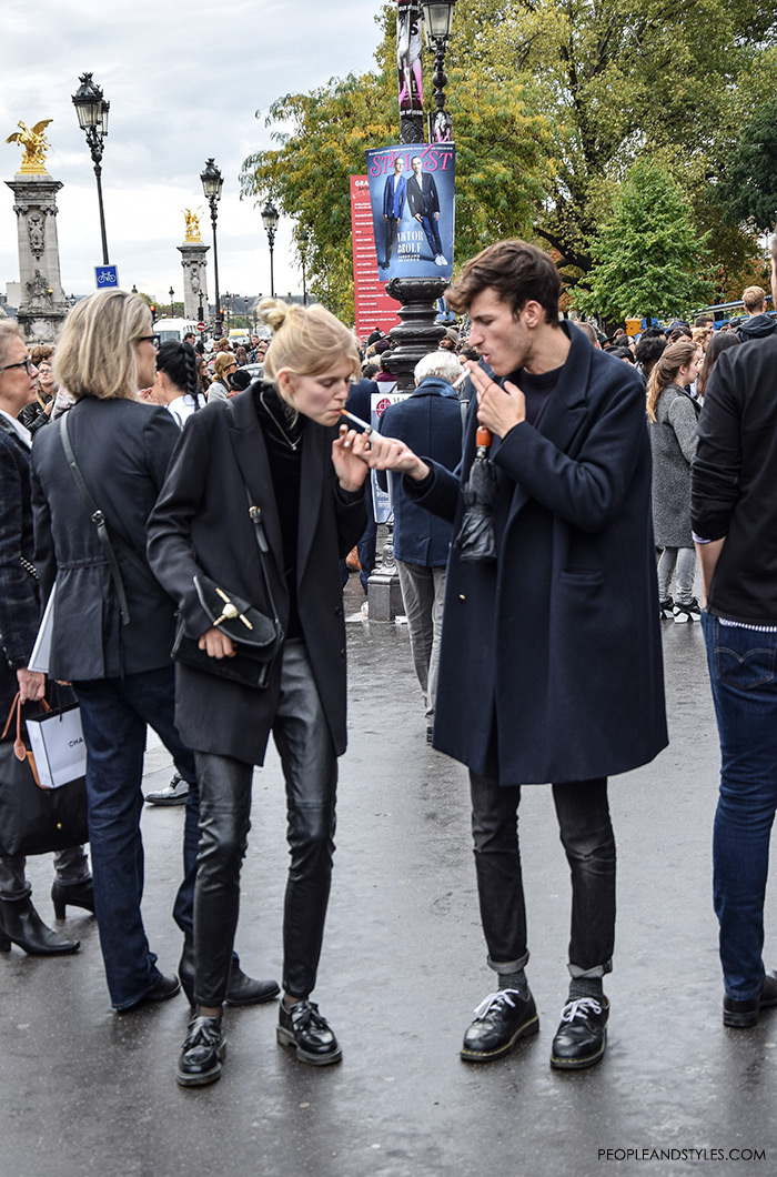 What urban couples are wearing, what are people wearing in paris? hipster looks, how to wear oversized blazer and leathe trousers street style Paris