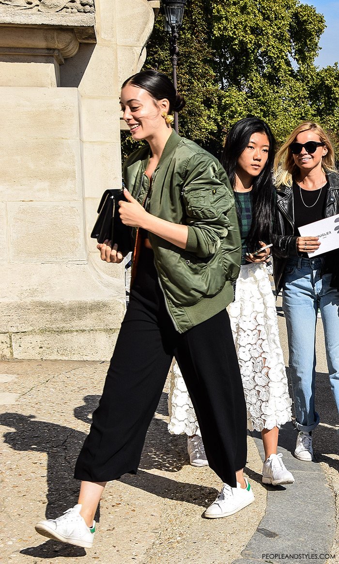 Marcela Jacobina, fashion stylist; How to wear green bomber jacket, culottes and adidas Stan Smith white sneakers, urban look with bomber jacket, street style fashion inspiration from streets of Paris, Paris Fashion Week Spring Summer