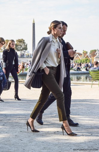 Outfit Focus: Straight-leg Pants and Pumps #streetfashion by PeopleandStyles.com