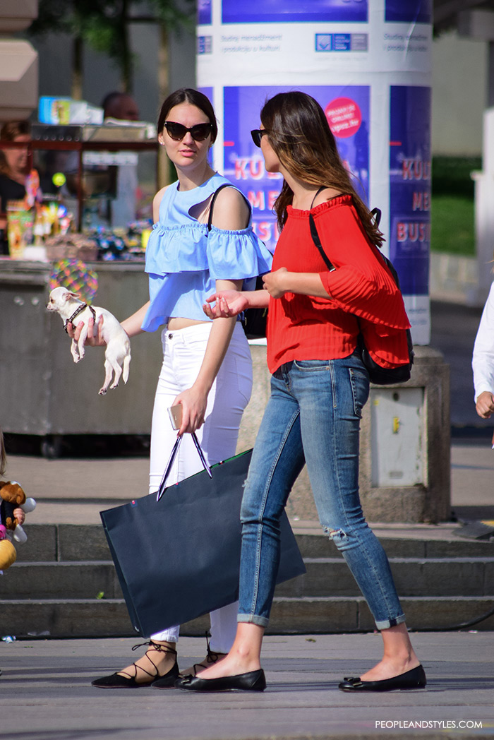 Street style summer women's fashion, how to wear off the shoulder blue Zara top and white jeans