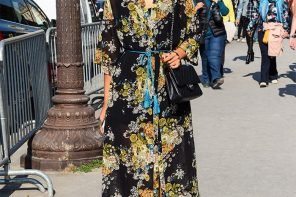 Street Style: Attractive Look in a Floral Midi Dress