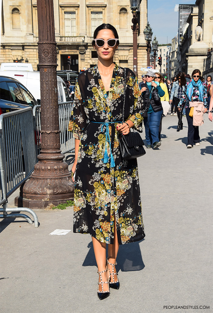 Stunning look Floral midi dress girls Paris street style what to wear to work