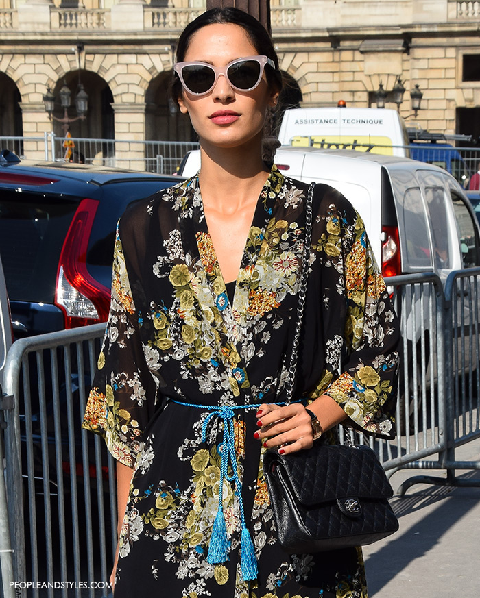 Floral midi dress girls Paris street style what to wear to work