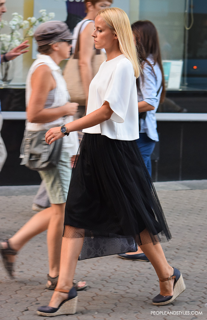 Midi skirt work street style inspiration women's trend fashion how to wear total black and black and white looks