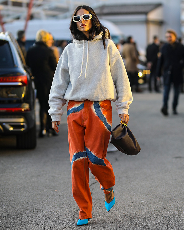 Gilda Ambrosio tie dye boyfriend jeans Alberta Ferretti Spring 2020 Dense fleece bubble hoodie by Alexander Wang The sluchy bag is Gabi by THE VOLON 