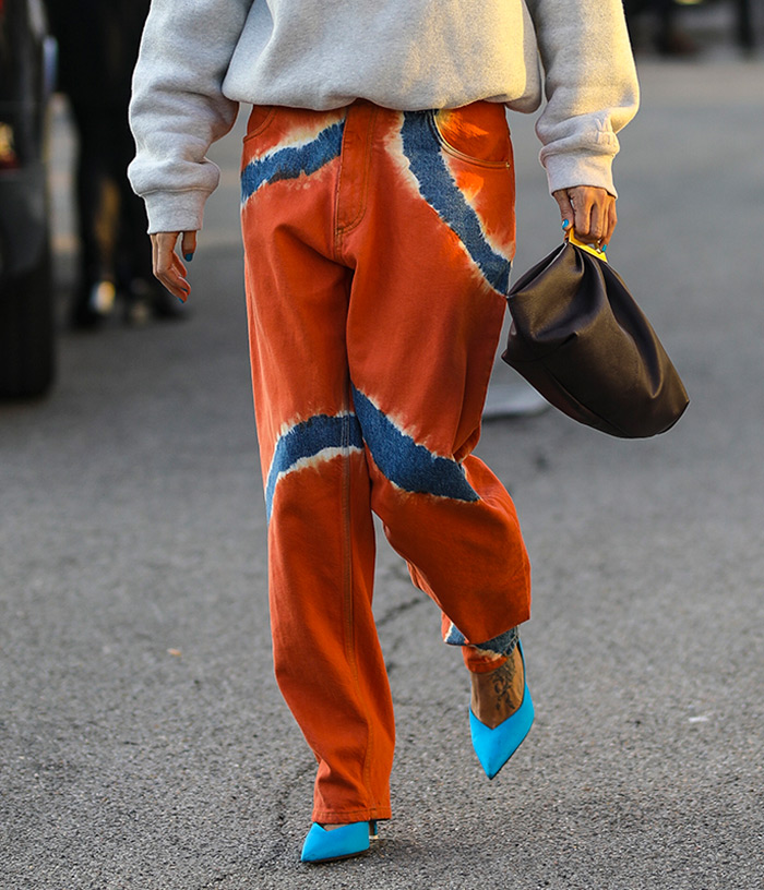 Gilda Ambrosio tie dye boyfriend jeans Alberta Ferretti Spring 2020 Dense fleece bubble hoodie by Alexander Wang The sluchy bag is Gabi by THE VOLON 